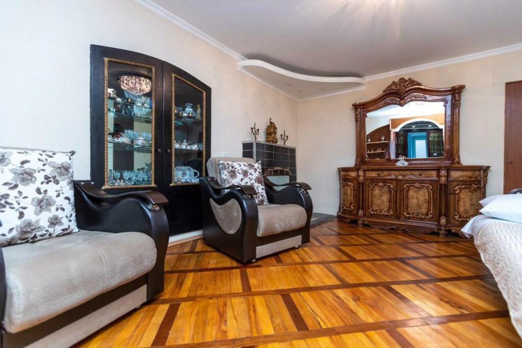 Комфортный Отдых В Сололаки Tbilisi Ngoại thất bức ảnh